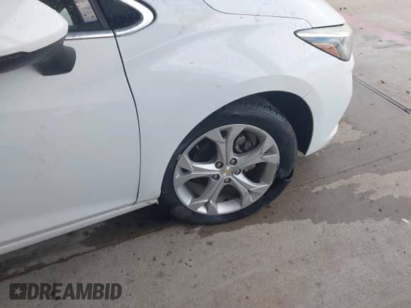 2018 Chevrolet Cruze Premier с VIN 1G1BF5SM7J7192717, выставлен на аукционе IAAI как лот 42715183 с пробегом 71 746 миль миль и . История ставок и продаж доступна на DreamBid. Изображение 6.