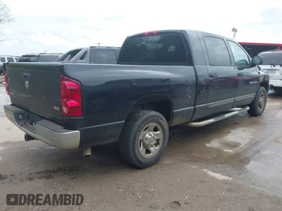2007 Dodge 1500 SLT z VIN 3D7KR19D77G842727, wystawiony jako IAAI lot #41909108 z przebiegiem 202 619 mil mil oraz . Historia ofert i sprzedaży dostępna na DreamBid. Obrazek 4.
