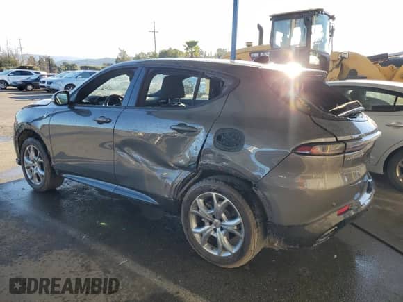 2024 Dodge Hornet R/T z VIN ZACPDFCW1R3A31892, wystawiony jako Copart lot #89151785 z przebiegiem 24 271 mil mil oraz Szkoda całkowita • Salvage title. Historia ofert i sprzedaży dostępna na DreamBid. Obrazek 2.