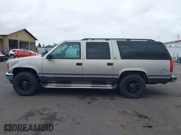 1999 Chevrolet Suburban с VIN 1GNFK16R0XJ496672, выставлен на аукционе IAAI как лот 43183068 с пробегом 215 341 миль миль и . История ставок и продаж доступна на DreamBid. Изображение 14.