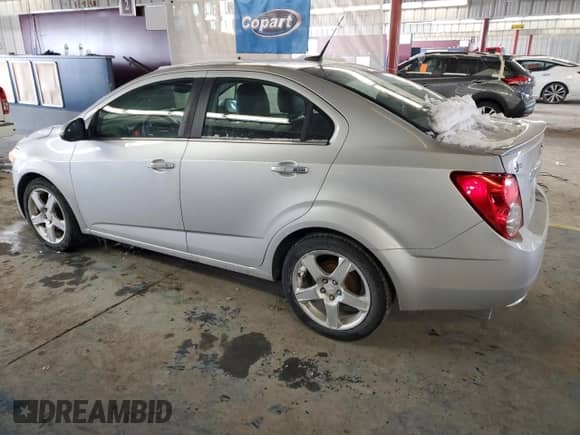 2013 Chevrolet Sonic LTZ z VIN 1G1JE5SH3D4123997, wystawiony jako Copart lot #45868825 z przebiegiem 120 913 mil mil oraz Szkoda całkowita • Salvage title. Historia ofert i sprzedaży dostępna na DreamBid. Obrazek 2.