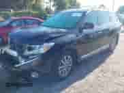 2016 Nissan Pathfinder S z VIN 5N1AR2MN6GC650242, wystawiony jako IAAI lot #42284603 z przebiegiem 134 627 mil mil oraz . Historia ofert i sprzedaży dostępna na DreamBid. Obrazek 2.