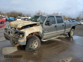 2002 Chevrolet Silverado 2500HD LT с VIN 1GCHK23152F204421, выставлен на аукционе Copart как лот 43624485 с пробегом Не указан миль и На запчасти • Non repairable. История ставок и продаж доступна на DreamBid. Изображение 1.