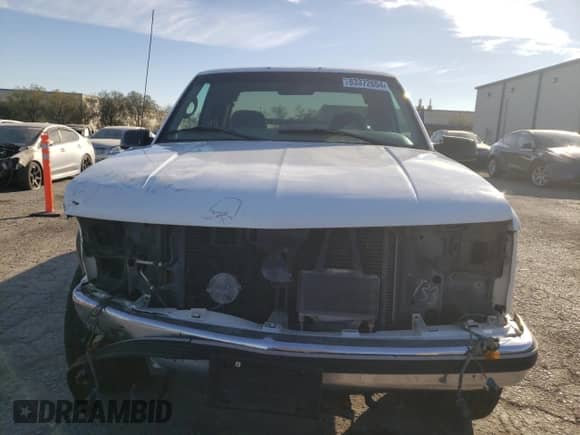 1998 Chevrolet Silverado 2500 z VIN 1GCGK29J0WE147043, wystawiony jako Copart lot #83372654 z przebiegiem 193 245 mil mil oraz Szkoda całkowita • Salvage title. Historia ofert i sprzedaży dostępna na DreamBid. Obrazek 5.