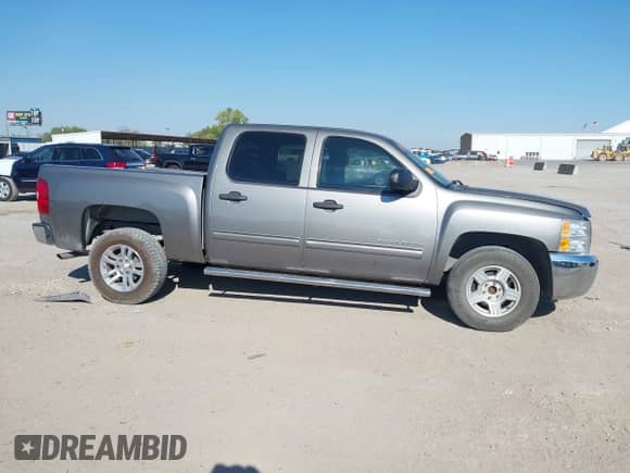 2012 Chevrolet Silverado 1500 LS z VIN 3GCPCREA2CG304751, wystawiony jako IAAI lot #43454086 z przebiegiem 201 223 mil mil oraz . Historia ofert i sprzedaży dostępna na DreamBid. Obrazek 13.