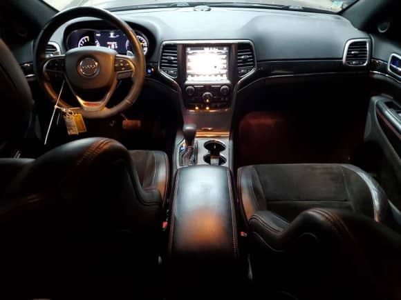 2017 Jeep Grand Cherokee Trailhawk z VIN 1C4RJFLG1HC742210, wystawiony jako Copart lot #68362925 z przebiegiem 130 849 mil mil oraz Czysty tytuł • Clean title. Historia ofert i sprzedaży dostępna na DreamBid. Obrazek 8.