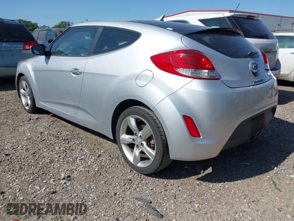 2012 Hyundai Veloster w/Black Int с VIN KMHTC6AD4CU021595, выставлен на аукционе IAAI как лот 42004371 с пробегом 149 637 миль миль и . История ставок и продаж доступна на DreamBid. Изображение 3.