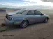 1998 Toyota Camry LE z VIN JT2BF22K3W0110690, wystawiony jako Copart lot #82409605 z przebiegiem 295 431 mil mil oraz Szkoda całkowita • Salvage title. Historia ofert i sprzedaży dostępna na DreamBid. Obrazek 3.