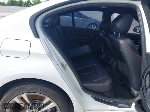 2014 BMW 3 Series 335i с VIN WBA3A9C52EF479349, выставлен на аукционе IAAI как лот 42799336 с пробегом 113 568 миль миль и . История ставок и продаж доступна на DreamBid. Изображение 8.