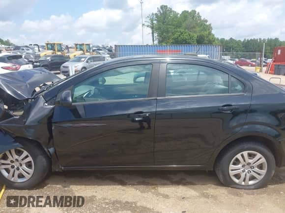 2018 Chevrolet Sonic LS с VIN 1G1JB5SH8J4136152, выставлен на аукционе IAAI как лот 42696660 с пробегом 117 732 миль миль и . История ставок и продаж доступна на DreamBid. Изображение 15.