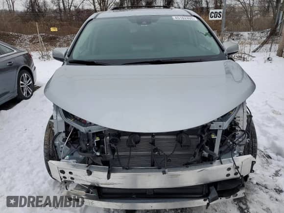 2024 Toyota Sienna Limited z VIN 5TDZRKEC9RS215091, wystawiony jako Copart lot #45182405 z przebiegiem 2 602 mil mil oraz Szkoda całkowita • Salvage title. Historia ofert i sprzedaży dostępna na DreamBid. Obrazek 5.