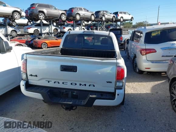 2021 Toyota Tacoma Limited with VIN 3TYGZ5AN8MT027112, listed as a IAAI auction lot 40882606 with 44,626 mi miles and . Bid and sale history available at DreamBid. Image 16.