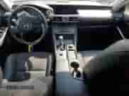 2019 Lexus IS 300 z VIN JTHBA1D28K5092485, wystawiony jako Copart lot #80310075 z przebiegiem 43 884 mil mil oraz Szkoda całkowita • Salvage title. Historia ofert i sprzedaży dostępna na DreamBid. Obrazek 8.