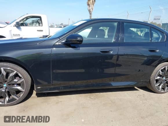 2024 BMW 5 Series 530i with VIN WBA43FJ07RCP97141, listed as a IAAI auction lot 42333274 with 22,425 mi miles and . Bid and sale history available at DreamBid. Image 15.
