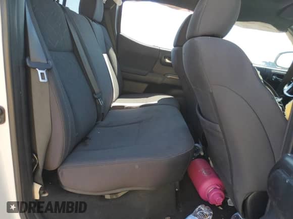 2017 Toyota Tacoma SR5 z VIN 3TMCZ5AN4HM044439, wystawiony jako Copart lot #71129045 z przebiegiem 85 392 mil mil oraz Szkoda całkowita • Salvage title. Historia ofert i sprzedaży dostępna na DreamBid. Obrazek 10.