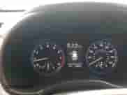 2021 Hyundai Kona SE z VIN KM8K12AA1MU687279, wystawiony jako Copart lot #71052535 z przebiegiem 83 934 mil mil oraz Czysty tytuł • Clean title. Historia ofert i sprzedaży dostępna na DreamBid. Obrazek 9.