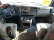 2004 Chevrolet Express Passenger z VIN 1GAHG39U741128458, wystawiony jako Copart lot #64436215 z przebiegiem 118 387 mil mil oraz Szkoda całkowita • Salvage title. Historia ofert i sprzedaży dostępna na DreamBid. Obrazek 8.