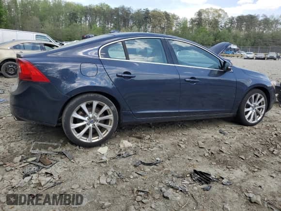 2015 Volvo S60 с VIN YV149MFC7F2316986, выставлен на аукционе Copart как лот 53884665 с пробегом 60 224 миль миль и Чистый • Clean title. История ставок и продаж доступна на DreamBid. Изображение 3.
