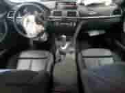 2018 BMW 3 Series 320i xDrive z VIN WBA8E5G56JNU45704, wystawiony jako Copart lot #68655805 z przebiegiem 59 962 mil mil oraz Szkoda całkowita • Salvage title. Historia ofert i sprzedaży dostępna na DreamBid. Obrazek 8.