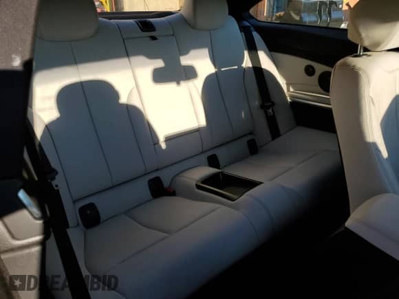 2018 BMW 4 Series 430i z VIN WBA4W3C51JAE99749, wystawiony jako Copart lot #50342855 z przebiegiem 96 696 mil mil oraz Szkoda całkowita • Salvage title. Historia ofert i sprzedaży dostępna na DreamBid. Obrazek 10.