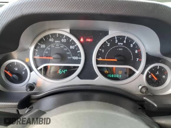 2010 Jeep Wrangler Sahara z VIN 1J4AA5D10AL108467, wystawiony jako Copart lot #89720615 z przebiegiem 158 003 mil mil oraz Czysty tytuł • Clean title. Historia ofert i sprzedaży dostępna na DreamBid. Obrazek 9.