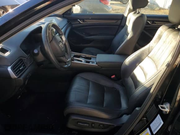 2019 Honda Accord EX-L z VIN 1HGCV1F52KA041056, wystawiony jako Copart lot #86512735 z przebiegiem Nie podano mil oraz Szkoda całkowita • Salvage title. Historia ofert i sprzedaży dostępna na DreamBid. Obrazek 7.