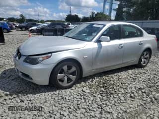 2006 BMW 5 Series 525i с VIN WBANE53556CK83043, выставлен на аукционе Copart как лот 71059225 с пробегом 110 480 миль миль и Списание • Salvage title. История ставок и продаж доступна на DreamBid. Изображение 1.