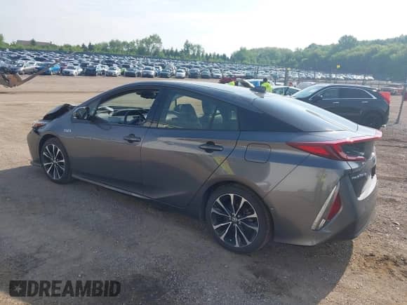 2018 Toyota Prius Plus z VIN JTDKARFP2J3072803, wystawiony jako IAAI lot #42443376 z przebiegiem 120 009 mil mil oraz . Historia ofert i sprzedaży dostępna na DreamBid. Obrazek 3.