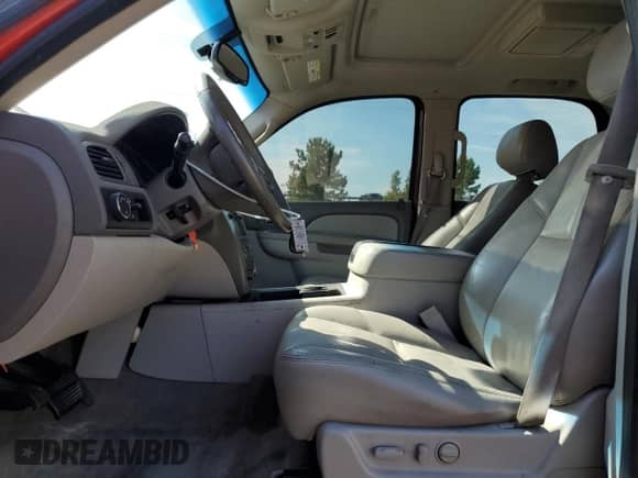 2010 Chevrolet Tahoe LT z VIN 1GNUCBE07AR292361, wystawiony jako Copart lot #80151785 z przebiegiem 267 101 mil mil oraz Szkoda całkowita • Salvage title. Historia ofert i sprzedaży dostępna na DreamBid. Obrazek 7.