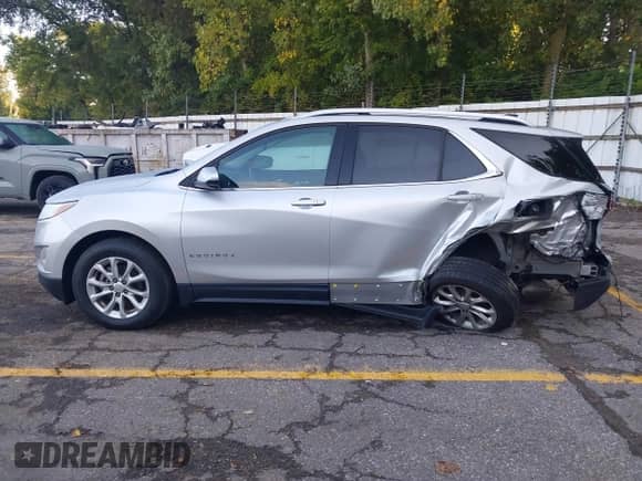 2018 Chevrolet Equinox LT z VIN 2GNAXSEV5J6246266, wystawiony jako IAAI lot #43139092 z przebiegiem 104 464 mil mil oraz . Historia ofert i sprzedaży dostępna na DreamBid. Obrazek 15.