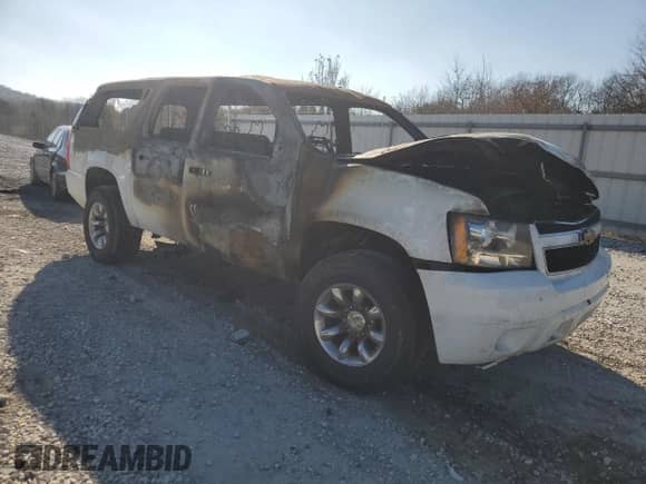 2011 Chevrolet Suburban with VIN 1GNWK5EG5BR230131, listed as a Copart auction lot 82959184 with Not provided miles and Salvage title. Bid and sale history available at DreamBid. Image 4.