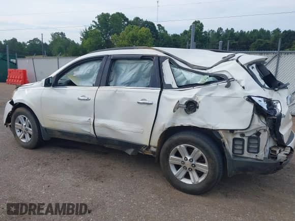 2014 Chevrolet Traverse LT z VIN 1GNKRHKD9EJ166149, wystawiony jako IAAI lot #42837996 z przebiegiem 226 220 mil mil oraz . Historia ofert i sprzedaży dostępna na DreamBid. Obrazek 6.