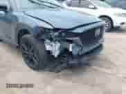 2025 Mazda CX-5 S Carbon Edition z VIN JM3KFBCM5S0702469, wystawiony jako IAAI lot #43076943 z przebiegiem 725 mil mil oraz . Historia ofert i sprzedaży dostępna na DreamBid. Obrazek 6.