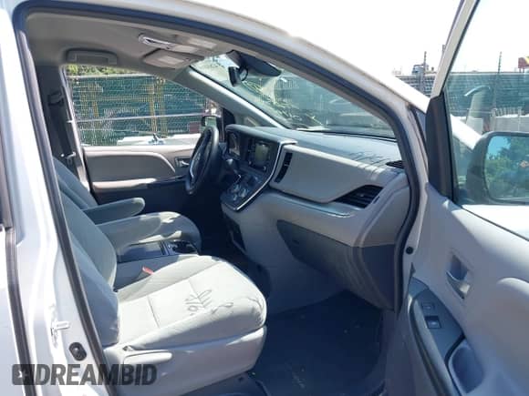 2019 Toyota Sienna LE Auto Access Seat с VIN 5TDKZ3DC5KS017185, выставлен на аукционе IAAI как лот 42814918 с пробегом 130 691 миль миль и . История ставок и продаж доступна на DreamBid. Изображение 5.