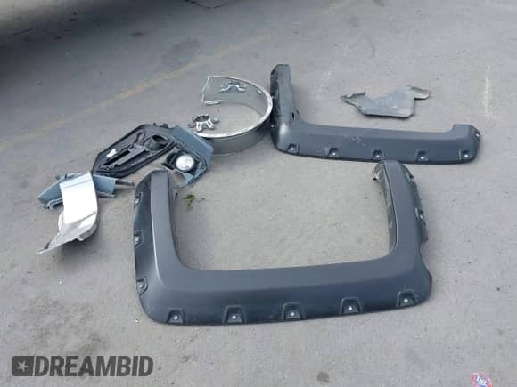 2018 Chevrolet Silverado 1500 LT with VIN 3GCUKRECXJG264567, listed as a IAAI auction lot 43422265 with 83,551 mi miles and . Bid and sale history available at DreamBid. Image 12.