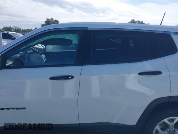 2025 Jeep Compass Sport z VIN 3C4NJDAN9ST516030, wystawiony jako IAAI lot #41471666 z przebiegiem 2 094 mil mil oraz . Historia ofert i sprzedaży dostępna na DreamBid. Obrazek 15.