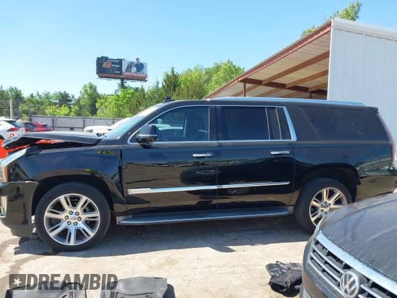 2016 Cadillac Escalade ESV Luxury Collection with VIN 1GYS3HKJ9GR107262, listed as a IAAI auction lot 42278705 with 151,149 mi miles and . Bid and sale history available at DreamBid. Image 14.