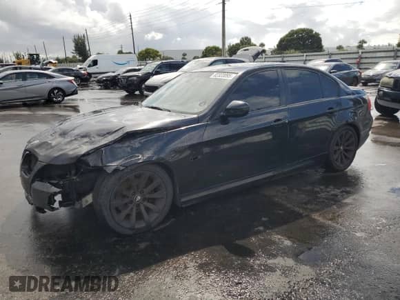 2011 BMW 3 Series 328i с VIN WBAPH7C5XBE126053, выставлен на аукционе Copart как лот 82323095 с пробегом 111 086 миль миль и Списание • Salvage title. История ставок и продаж доступна на DreamBid. Изображение 1.