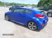 2013 Hyundai Veloster Turbo с VIN KMHTC6AE5DU095540, выставлен на аукционе IAAI как лот 42302375 с пробегом 97 401 миль миль и . История ставок и продаж доступна на DreamBid. Изображение 3.