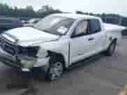 2012 Toyota Tundra z VIN 5TFRU5F17CX027958, wystawiony jako IAAI lot #42690061 z przebiegiem 228 438 mil mil oraz . Historia ofert i sprzedaży dostępna na DreamBid. Obrazek 2.