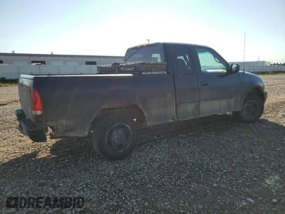 2000 Ford F-150 XL z VIN 1FTZX1729YNA19838, wystawiony jako Copart lot #58537575 z przebiegiem 254 403 mil mil oraz Czysty tytuł • Clean title. Historia ofert i sprzedaży dostępna na DreamBid. Obrazek 3.