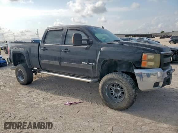 2007 Chevrolet Silverado 2500HD 2LT z VIN 1GCHK23687F506319, wystawiony jako Copart lot #67235385 z przebiegiem 182 255 mil mil oraz Szkoda całkowita • Salvage title. Historia ofert i sprzedaży dostępna na DreamBid. Obrazek 4.