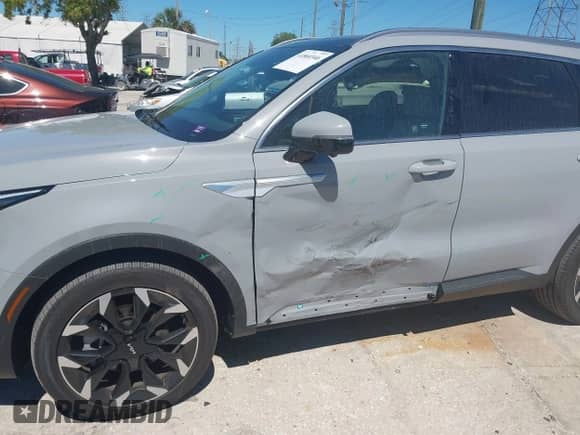 2024 Kia Sorento SX z VIN 5XYRK4JF2RG303784, wystawiony jako IAAI lot #41860346 z przebiegiem 8 978 mil mil oraz . Historia ofert i sprzedaży dostępna na DreamBid. Obrazek 6.