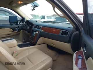 2008 Chevrolet Avalanche 1LT z VIN 3GNEC12028G141764, wystawiony jako IAAI lot #43355911 z przebiegiem 185 541 mil mil oraz . Historia ofert i sprzedaży dostępna na DreamBid. Obrazek 5.