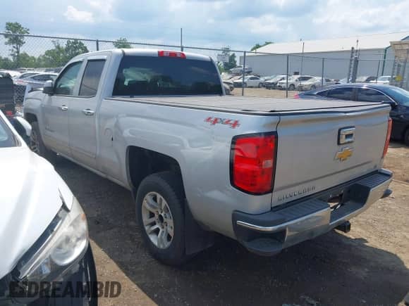 2015 Chevrolet Silverado 1500 LT z VIN 1GCVKREHXFZ431825, wystawiony jako IAAI lot #42714255 z przebiegiem 172 750 mil mil oraz . Historia ofert i sprzedaży dostępna na DreamBid. Obrazek 3.