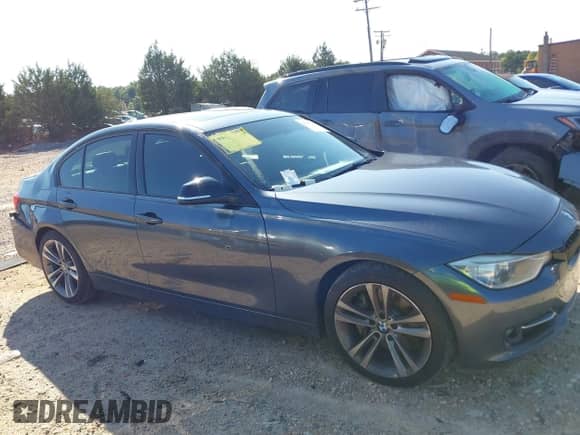 2014 BMW 3 Series 335i с VIN WBA3A9G51ENS65193, выставлен на аукционе IAAI как лот 43165117 с пробегом 131 317 миль миль и . История ставок и продаж доступна на DreamBid. Изображение 13.