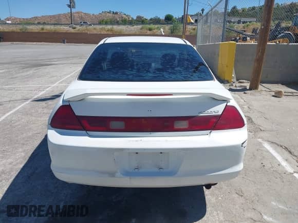 1998 Honda Accord EX with VIN 1HGCG3270WA010245, listed as a IAAI auction lot 42628230 with 283,906 mi miles and . Bid and sale history available at DreamBid. Image 17.