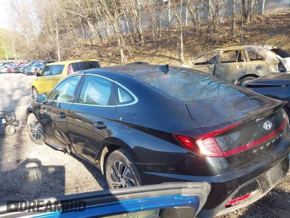 2022 Hyundai Sonata Blue с VIN KMHL24JJ5NA041548, выставлен на аукционе IAAI как лот 41984039 с пробегом 29 281 миль миль и . История ставок и продаж доступна на DreamBid. Изображение 3.