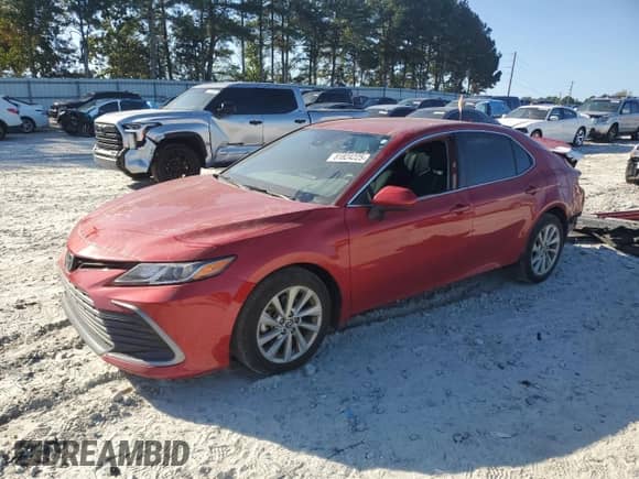 2023 Toyota Camry LE z VIN 4T1C11AK2PU185392, wystawiony jako Copart lot #81824225 z przebiegiem 31 281 mil mil oraz Szkoda całkowita • Salvage title. Historia ofert i sprzedaży dostępna na DreamBid. Obrazek 1.