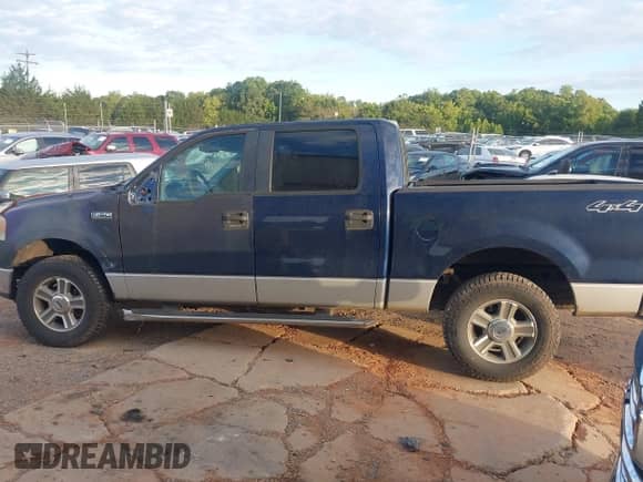 2008 Ford F-150 XLT z VIN 1FTPW14528FA15813, wystawiony jako IAAI lot #43086657 z przebiegiem 139 601 mil mil oraz . Historia ofert i sprzedaży dostępna na DreamBid. Obrazek 14.